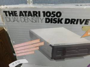 lot 372 image: Vintage Atari Home Computer 1050 Dual Density Disk Drive