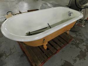 lot 430 image: Antique Claw Foot Bath Tub
