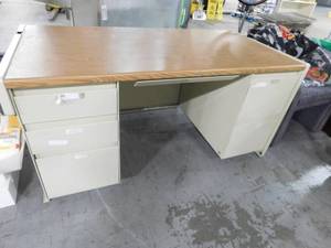 lot 435 image: Metal Desk - 60(w) x 30(d) x 29.5(h)