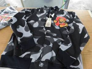 lot 436 image: 2 - NEW Front Zip Sweatshirts - 2XL