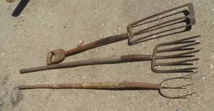 lot 452 image: Antique Potato Forks and Spade