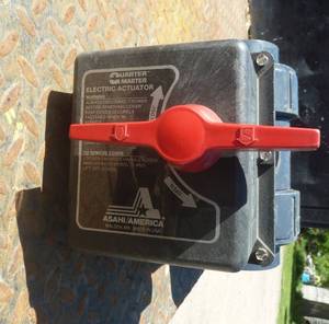 lot 460 image: Quarter Master Electric Actuator 3 Valve