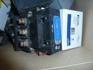 lot 476 image: Box of Transformers, Start Stop Box