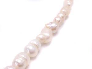 lot 27 image: 22 Baroque Pearl Estate Necklace