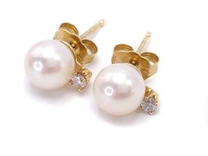 lot 28 image: Gorgeous Pearl and Diamond Estate Earrings in 14k Yellow Gold $1450