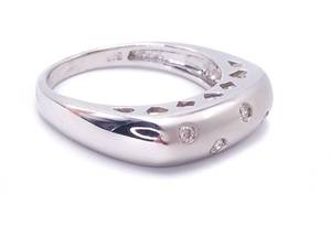 lot 40 image: Upscale Designer Diamond Estate Ring in 14k White Gold $2150