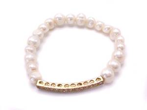 lot 42 image: Ladies Vintage Baroque Pearl Estate Stretch Bracelet