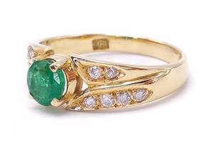 lot 8C image: Beautiful Natural Colombian Emerald and Diamond Estate Ring in 18 Yellow Gold $3850
