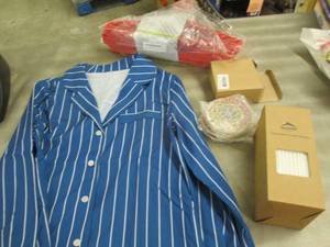 Medium Night Shirt, Hangers, Coaste...