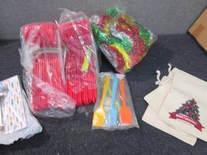 2 pks Hangers, Gift bags, Garland ,...
