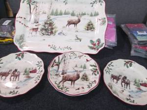 Holiday Tray with 3 Plates...