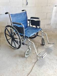 INVACARE TRACER IV Collapsible Wheelchair - 24 SEAT WIDTH