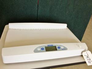 MSRP $350&nbspHealth o meter 553KL Digital Pediatric Scale Durable, Professional Electronic Pediatricians Scale 44 Capacity  12 Ounce Resolution - Excellent Condition