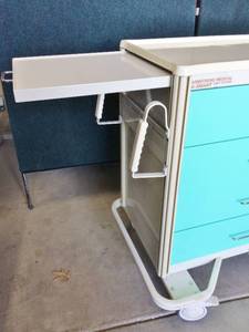 MSRP $1500 ARMSTRONG MEDICAL A-SMART CART 4 DRAWER - BUILT TO LAST A LIFETIME GOOD CONDITION