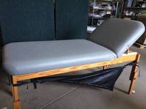 msrp $1200 GOLDEN RATIO WOODWORKS 2 SECTIONED ADJUSTABLE HEIGHT TREATMENT TABLE - GREAT CONDITION