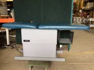 Hill Laboratories Foot Activated Electric Power Adjustable Hi  Low Treatment Chiropractic Table - Nice Condition No Tears To Upholstery Though Is Coming A Little Loose Underneath