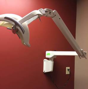 WALL MOUNT ORAL EXAMINATION LIGHT - NICE WORKING CONDITION