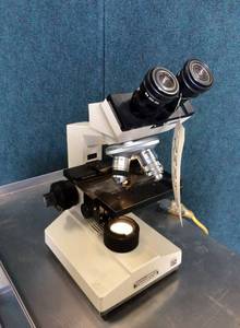 WOW MSRP $1700&nbspOlympus CH-2 Binocular Microscope With Powered Light Source &amp 3 Objectives - Great Working Condition - Stage has some wear