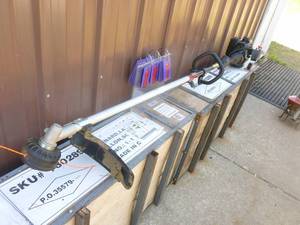Craftsman 2 cycle weed trimmer. Nearly new. Tested & works. As shown.