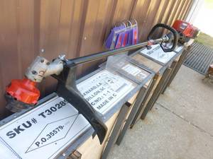 Craftsman 4 cycle weed trimmer. Nearly new. Tested & works. As shown.