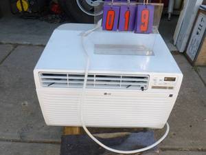 LG 11000 btu 220 volt window air conditioner. Appears new. Untested. As shown.
