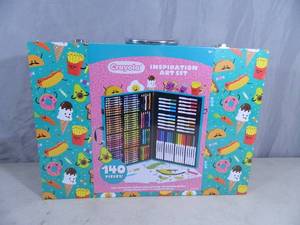 New Crayola 140 Piece Art Set