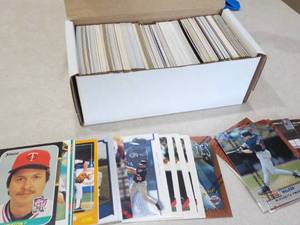 Box of Minnesota Twins Cards...