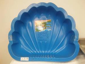 lot 3 image: NEW Clam Shell Sand Box or wading pool.