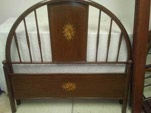 lot 88 image: Vintage Simmons metal Bedroom Set. Headboard, foot board, bed frame 53  width, with wood sideboard from early 1920s.
