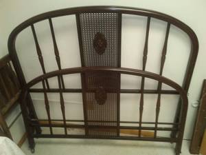 lot 89 image: Vintage Simmons metal headboard foot board bed frame 53  width early 20s.