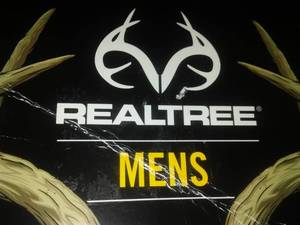 lot 91 image: New Mens 4446 2XL Camo Realtree hunting pants.
