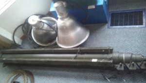 lot 104 image: Rare Extension Light Setup - Military 115 v., 18 to 20 feet tall.