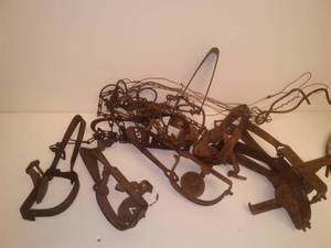 lot 106 image: 8 gopher traps.