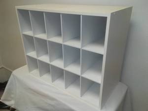 lot 21 image: 15 space divided shelves cubbies.