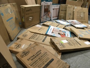 lot 18 image: Pallet with assorted Baby Gates various Models and sizes Customer Returns many in new condition