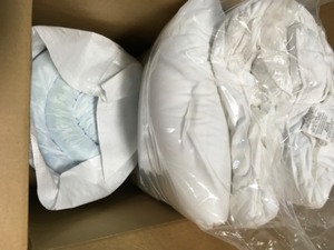 lot 52 image: Lot of 4 Never used Sleep Innovations 4-inch Dual Layer Gel Memory Foam Enhanced Support, King, Made in the US Mattress Topper