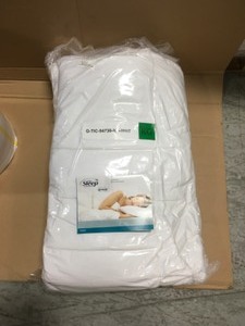 lot 41 image: Lot of 4 Never used Sleep Innovations 4-inch Dual Layer Gel Memory Foam Enhanced Support, King, Made in the US Mattress Topper