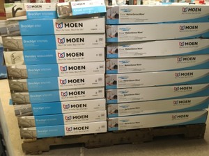 lot 26 image: Pallet with assorted Baby Gates various Models and sizes Customer Returns many in new condition