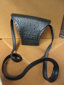 lot 701 image: THOMAS LEATHER ARTISAN HANDCRAFTED HANDBAG