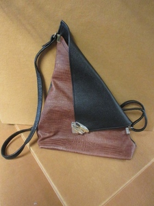 lot 706 image: THOMAS LEATHER ARTISAN HANDCRAFTED HANDBAG