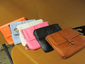 lot 724 image: SIX SAME STYLE HANDBAGS IN DIFFERENT COLORS