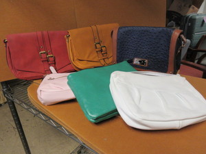 lot 725 image: SIX MEDIUM SIZE HANDBAGS