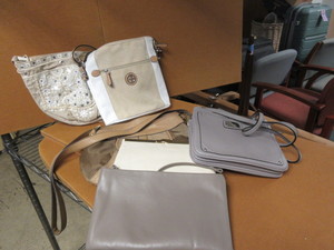 lot 726 image: SIX PURSES OF VARIOUS MATERIALS