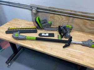 lot 31 image: Lot of EARTHWISE Yard Tools