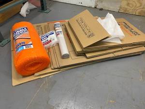 lot 32 image: Lot of shipping supplies.