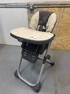 lot 76 image: GRACO Baby High-Chair