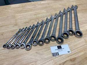 lot 90 image: GEARWRENCH Set of Metric Ratcheting Wrenches