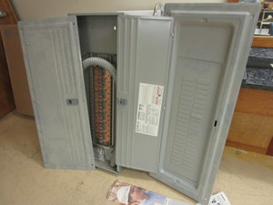 lot 825 image: SIEMENS 3-PHASE INDOOR LOAD CENTERS