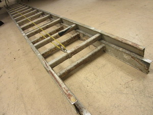 lot 837 image: ALUMINUM EXTENSION LADDER