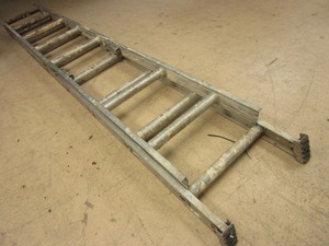 lot 839 image: ALUMINUM EXTENSION LADDER